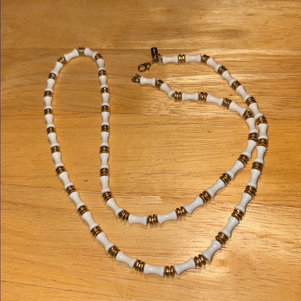 012)Vintage Signed Monet White and Gold Bamboo Barrel Beaded Necklace